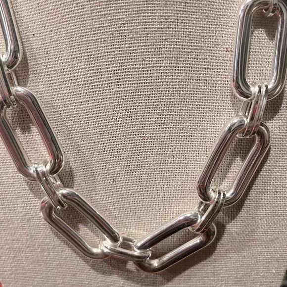 NWOT Slate Quinn Statement Necklace in Silver perfect condition! - Picture 2 of 3